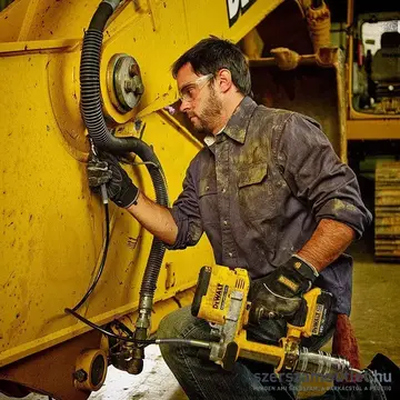 DEWALT DCGG571NK Akkus zsírzópisztoly 690bar, 400g, 1m (Akku és töltő nélkül!)